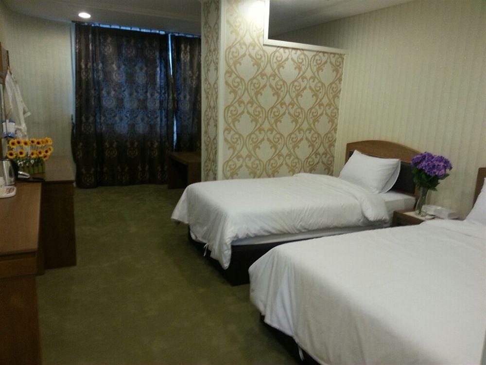Amber Hotel ג'גו מראה חיצוני תמונה